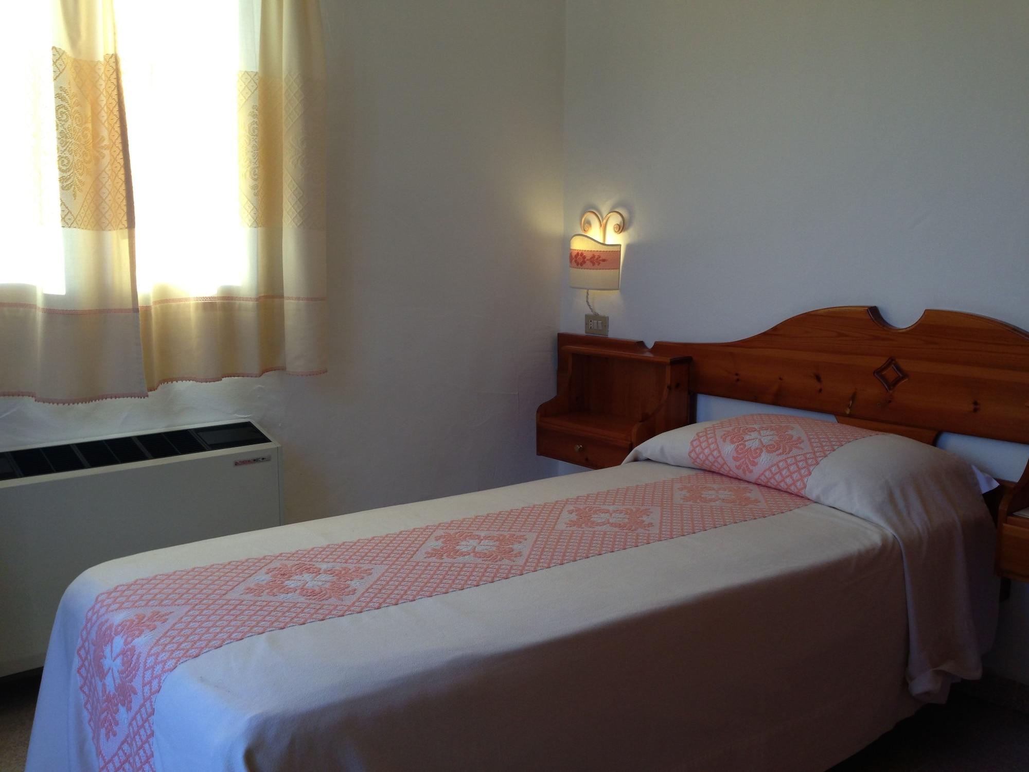 Hotel 3 Botti Baja Sardinya Dış mekan fotoğraf