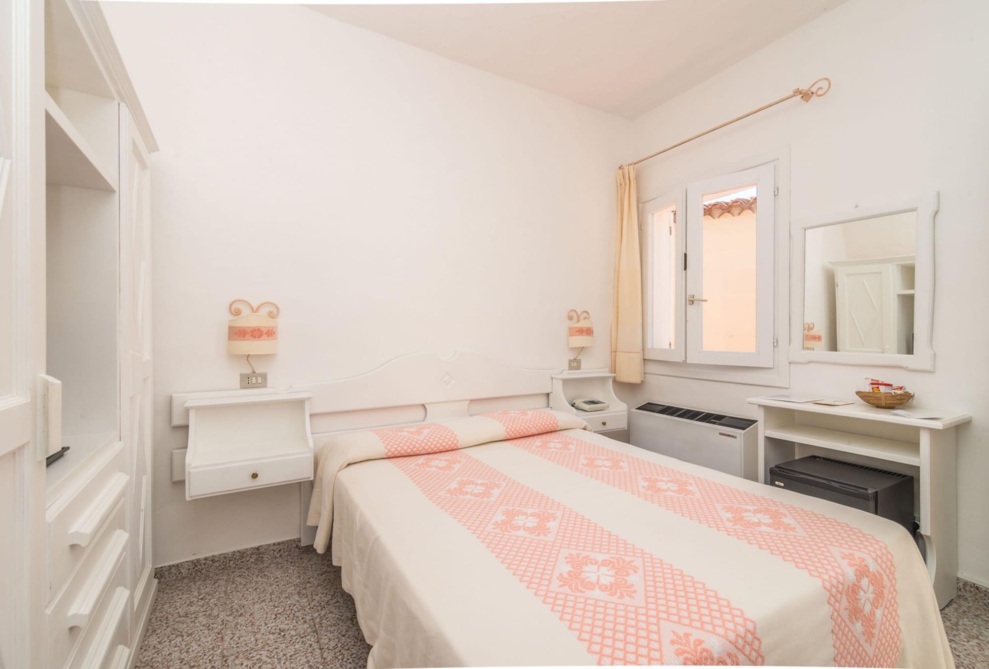 Hotel 3 Botti Baja Sardinya Dış mekan fotoğraf