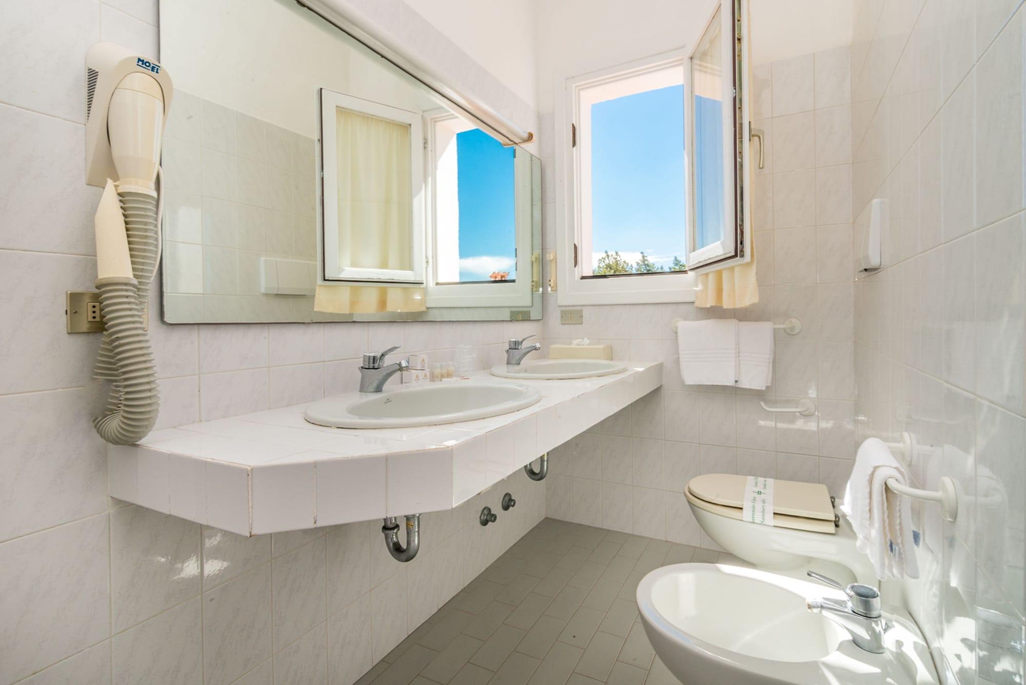 Hotel 3 Botti Baja Sardinya Dış mekan fotoğraf