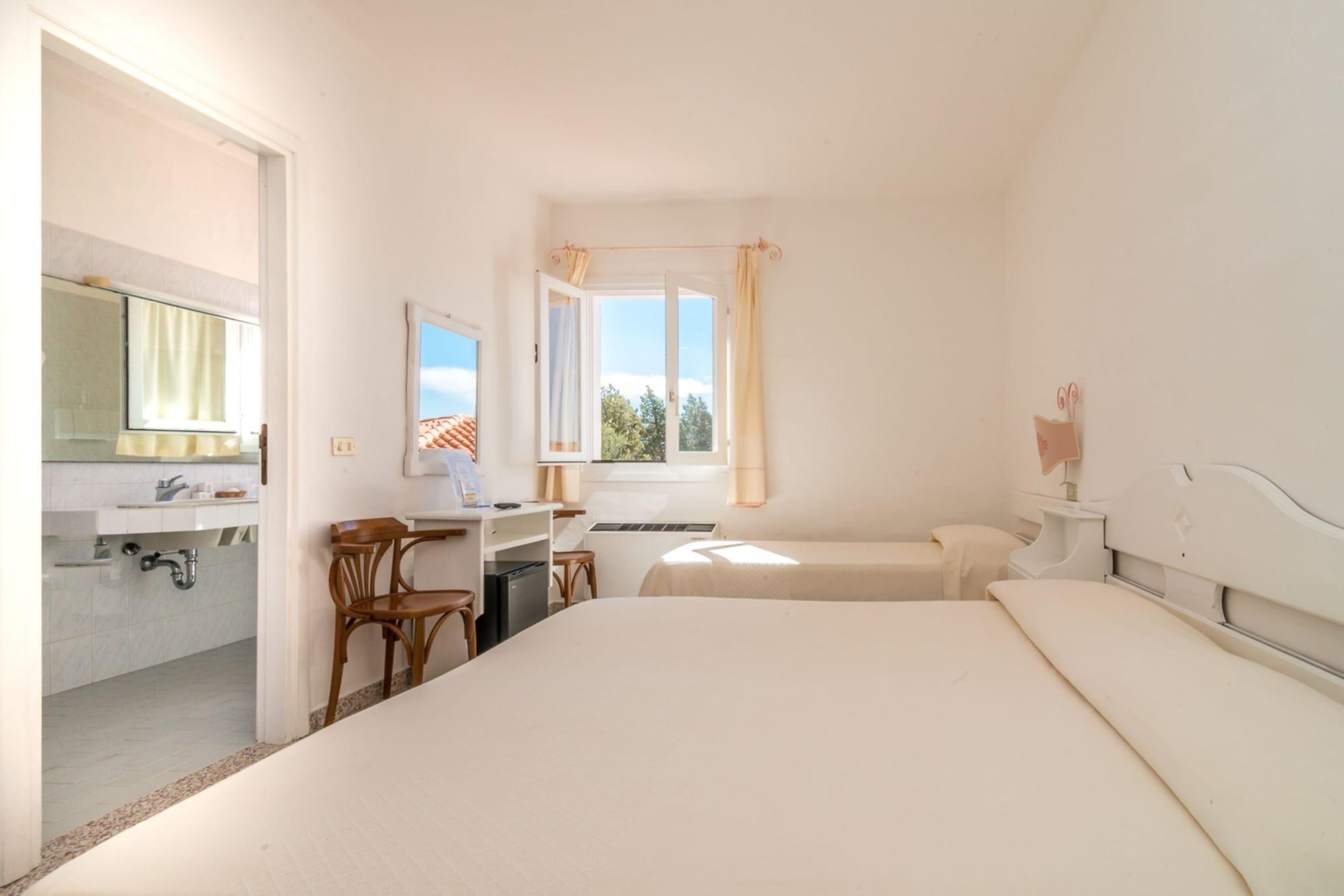 Hotel 3 Botti Baja Sardinya Dış mekan fotoğraf