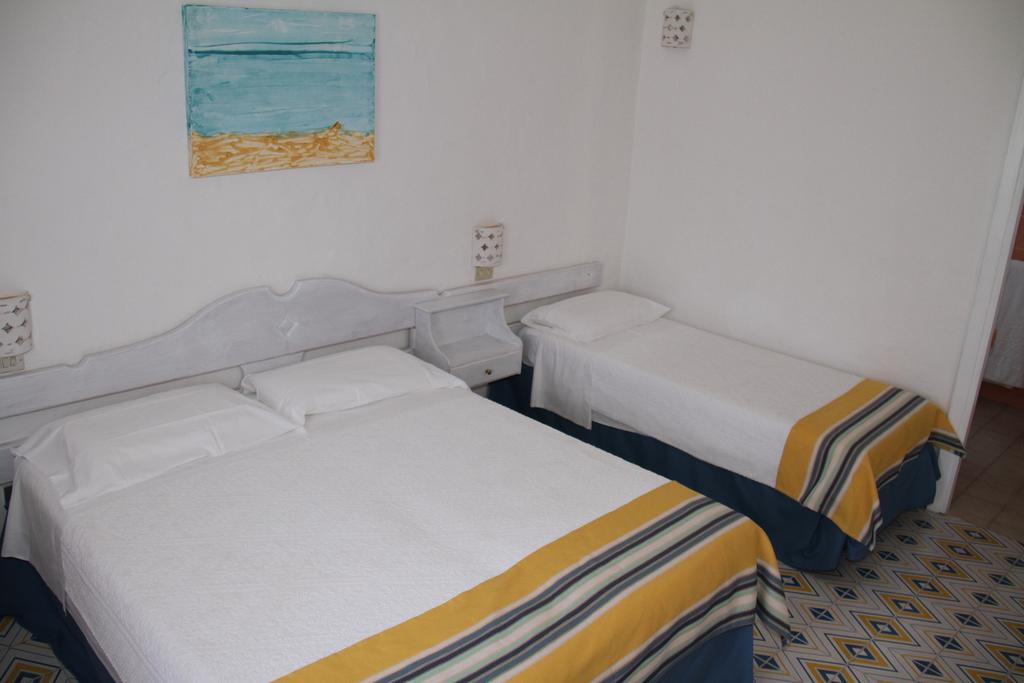 Hotel 3 Botti Baja Sardinya Dış mekan fotoğraf