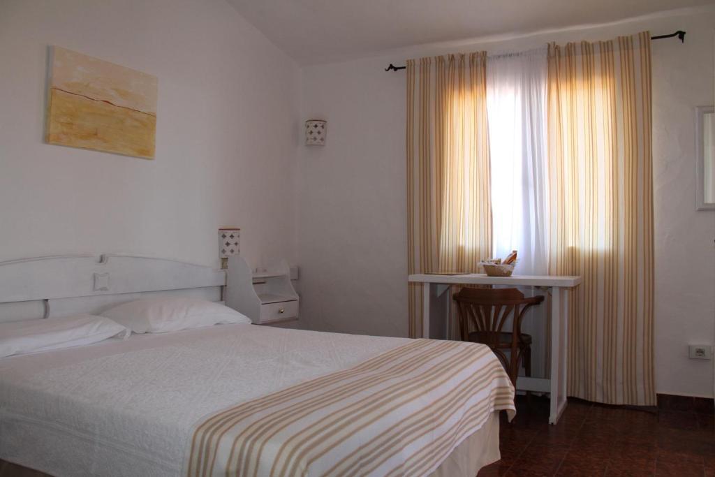 Hotel 3 Botti Baja Sardinya Oda fotoğraf
