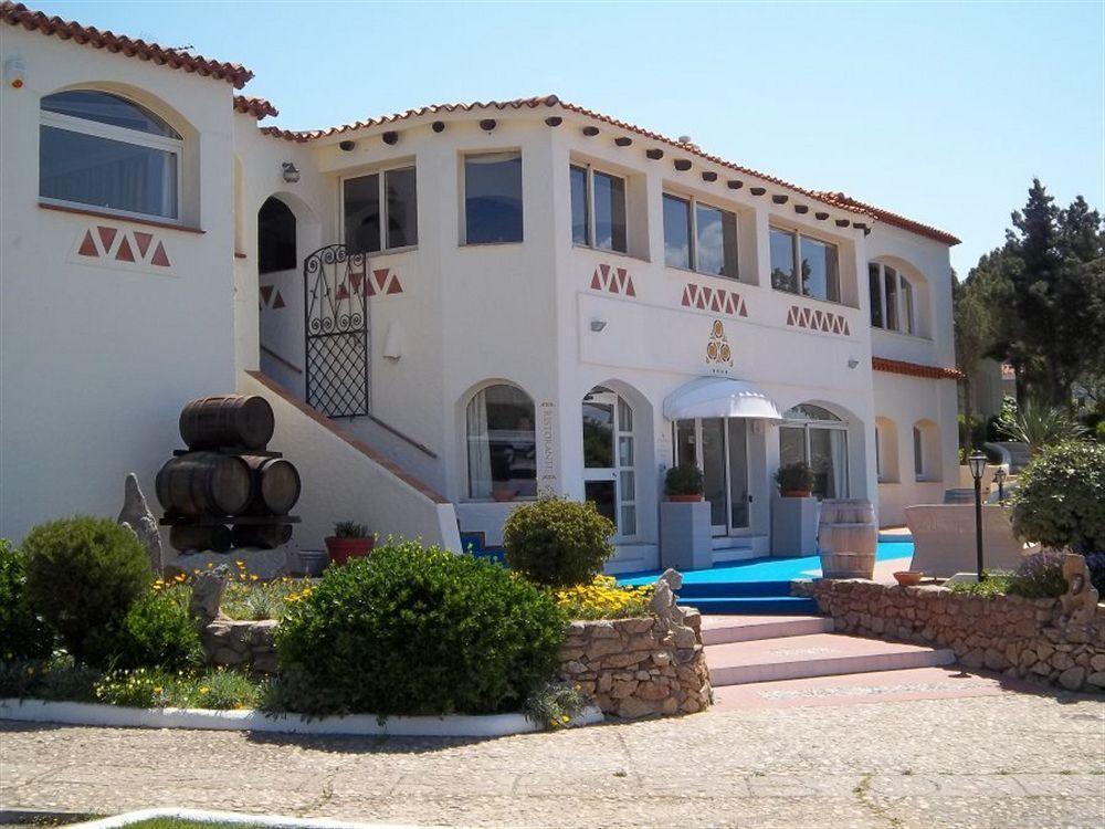 Hotel 3 Botti Baja Sardinya Dış mekan fotoğraf