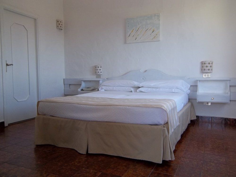 Hotel 3 Botti Baja Sardinya Dış mekan fotoğraf